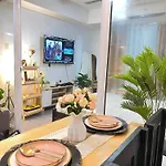 Weestay At Azure